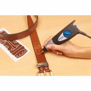 Brandneu ❤️ Dremel Gravierer Arts&Crafts, 2 Auswechselbare Karbidspitzen, 1 Auswechselbare Diamantspitze, 4 Gravierschablonen 😍 11